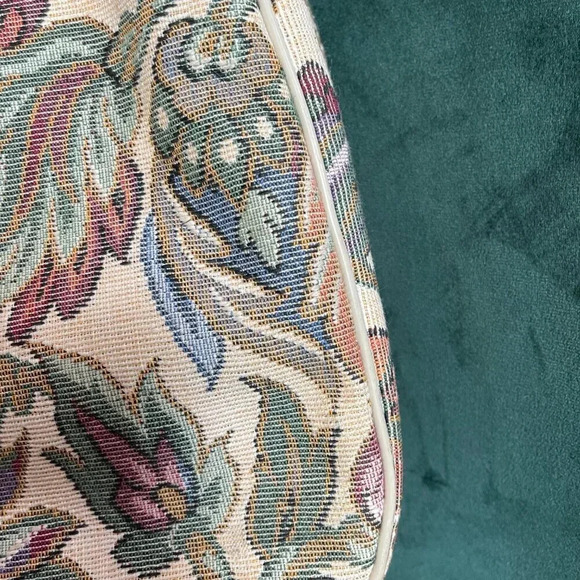 1970s floral tapestry makeup/toiletries bag - Picture 6 of 8